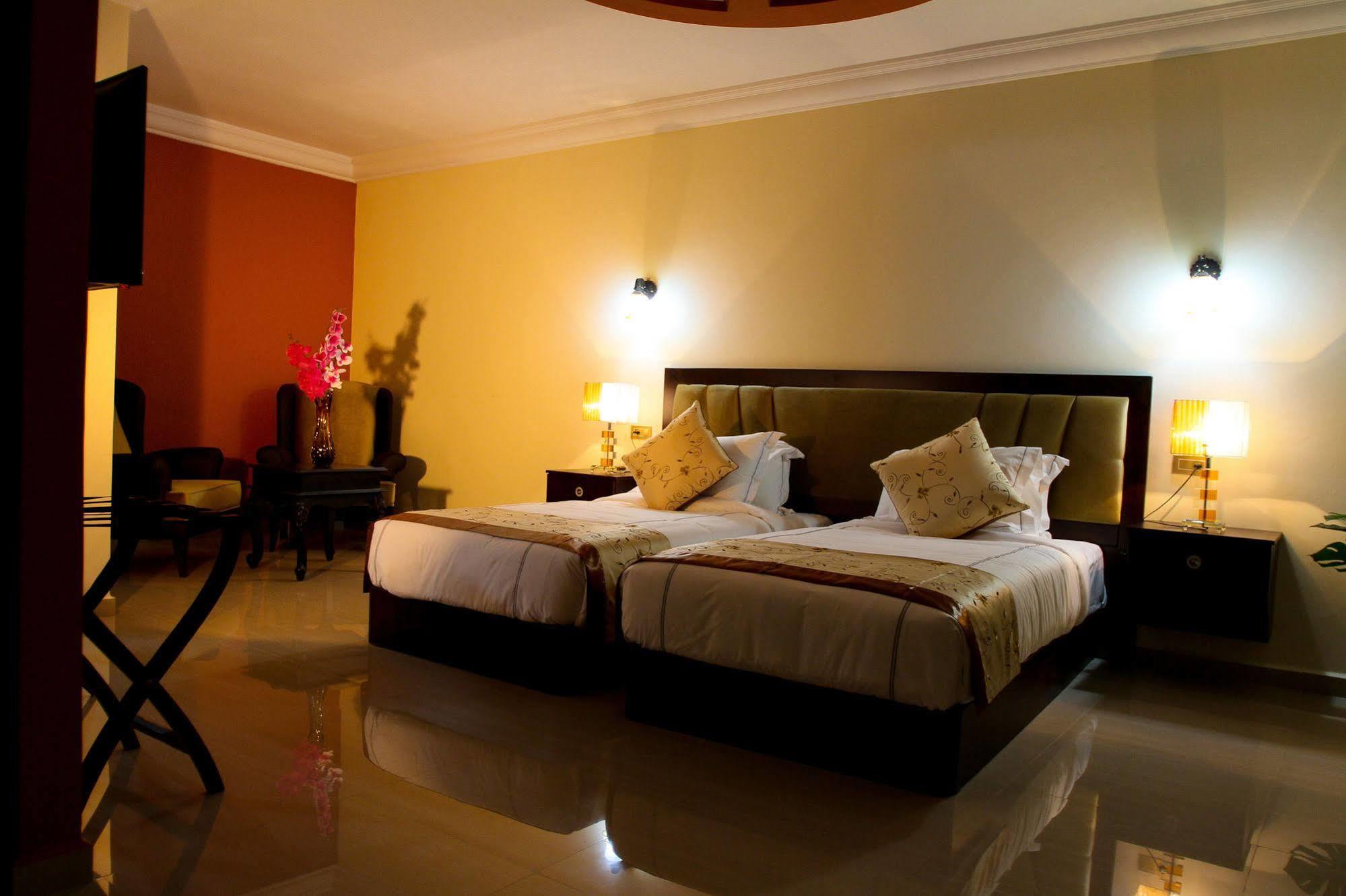 Queen Plaza Hotel Hebron Eksteriør billede
