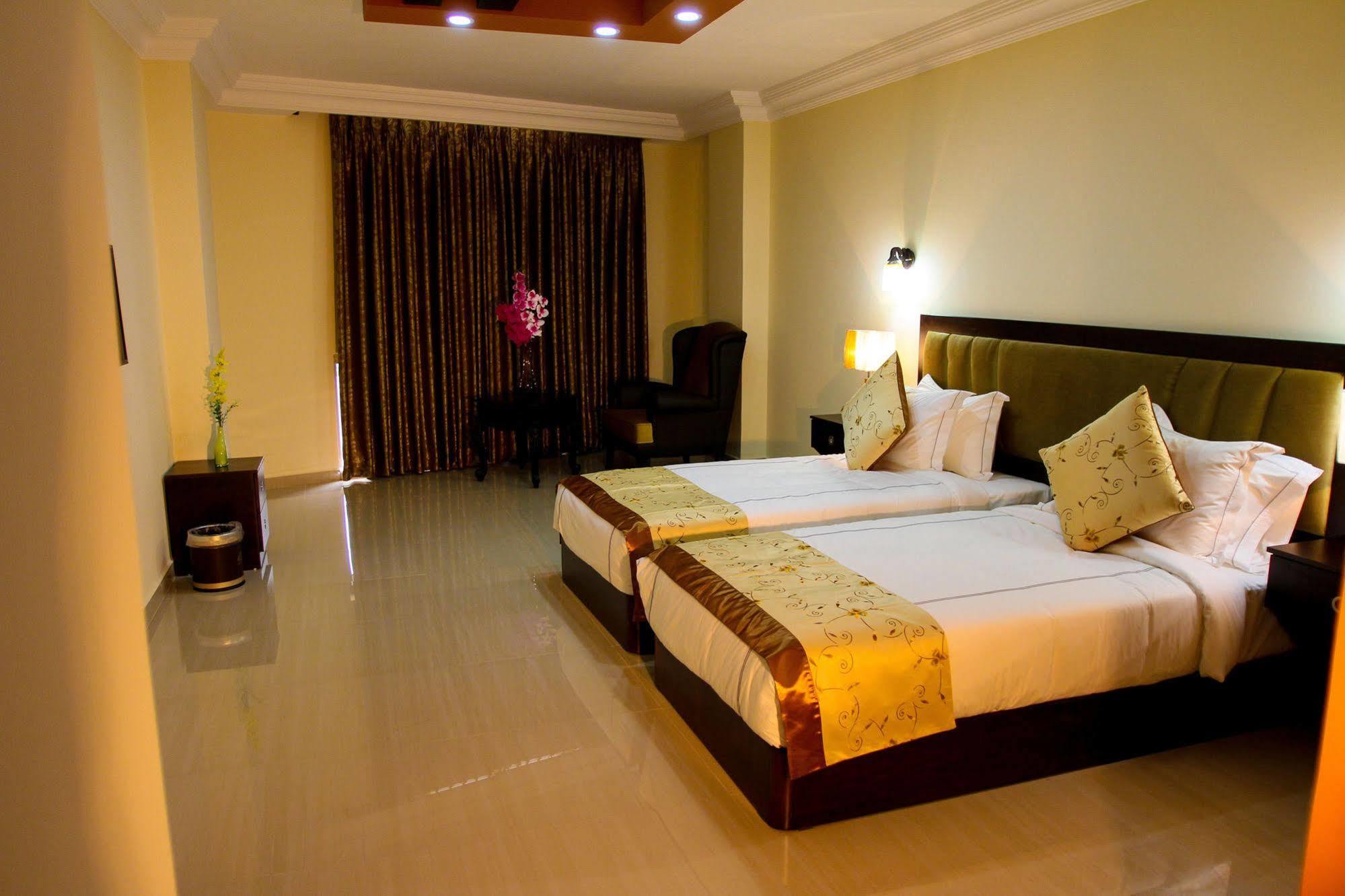 Queen Plaza Hotel Hebron Eksteriør billede